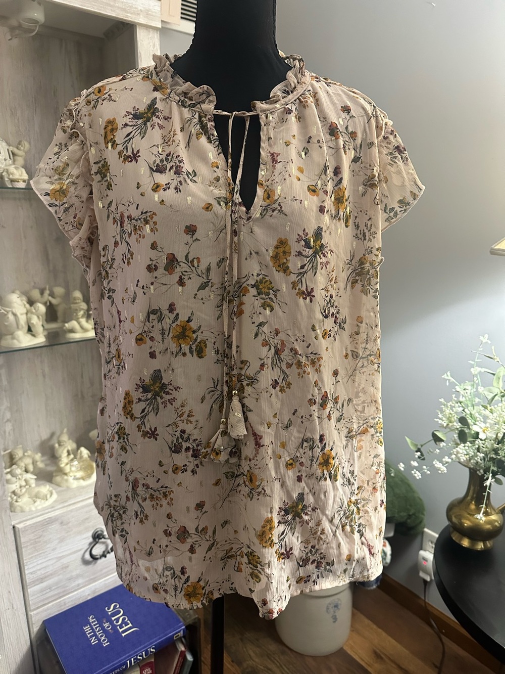 Women’s Cream Floral Tie-Neck Ruffle Blouse